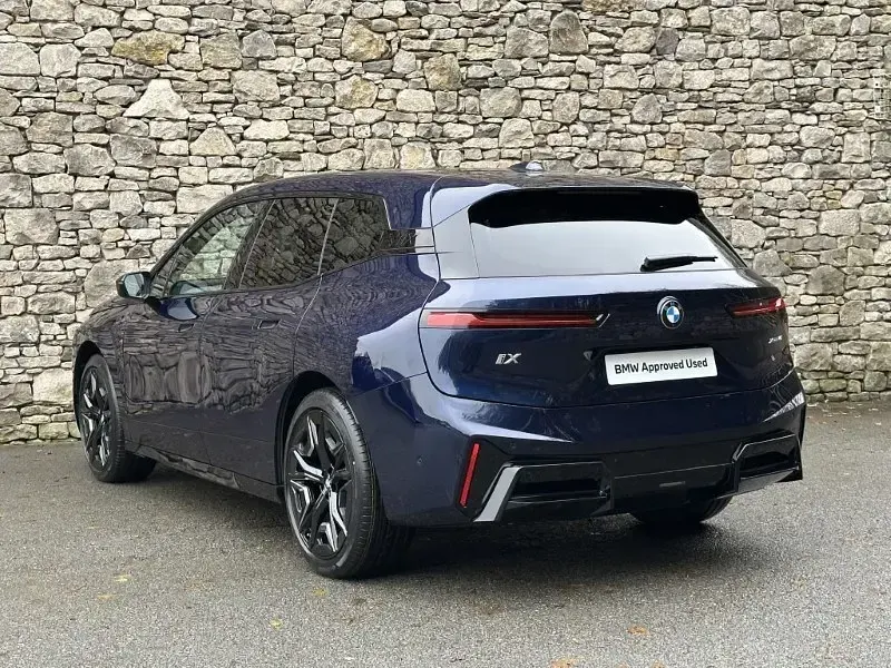 Usado BMW iX M Sport 300 kW (408 CV) 2025 Azul SUV