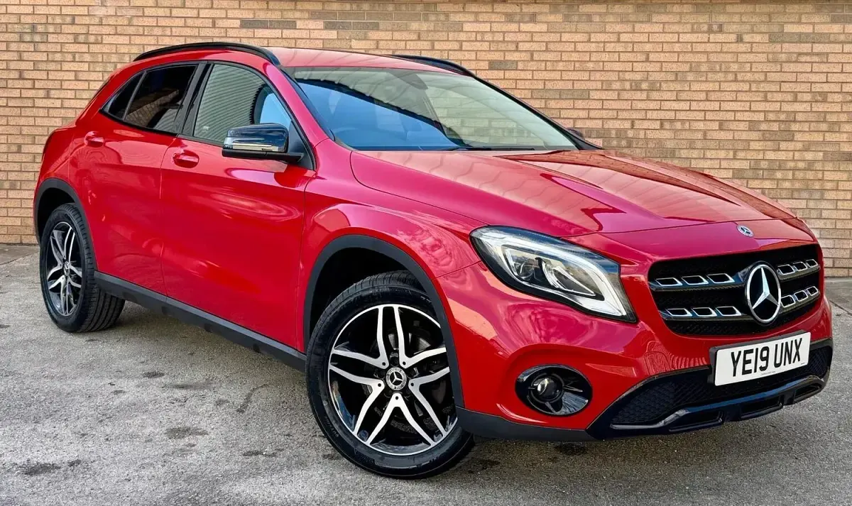 Used Mercedes GLA180 Urban 122 HP (89 kW) 2019 Red SUV