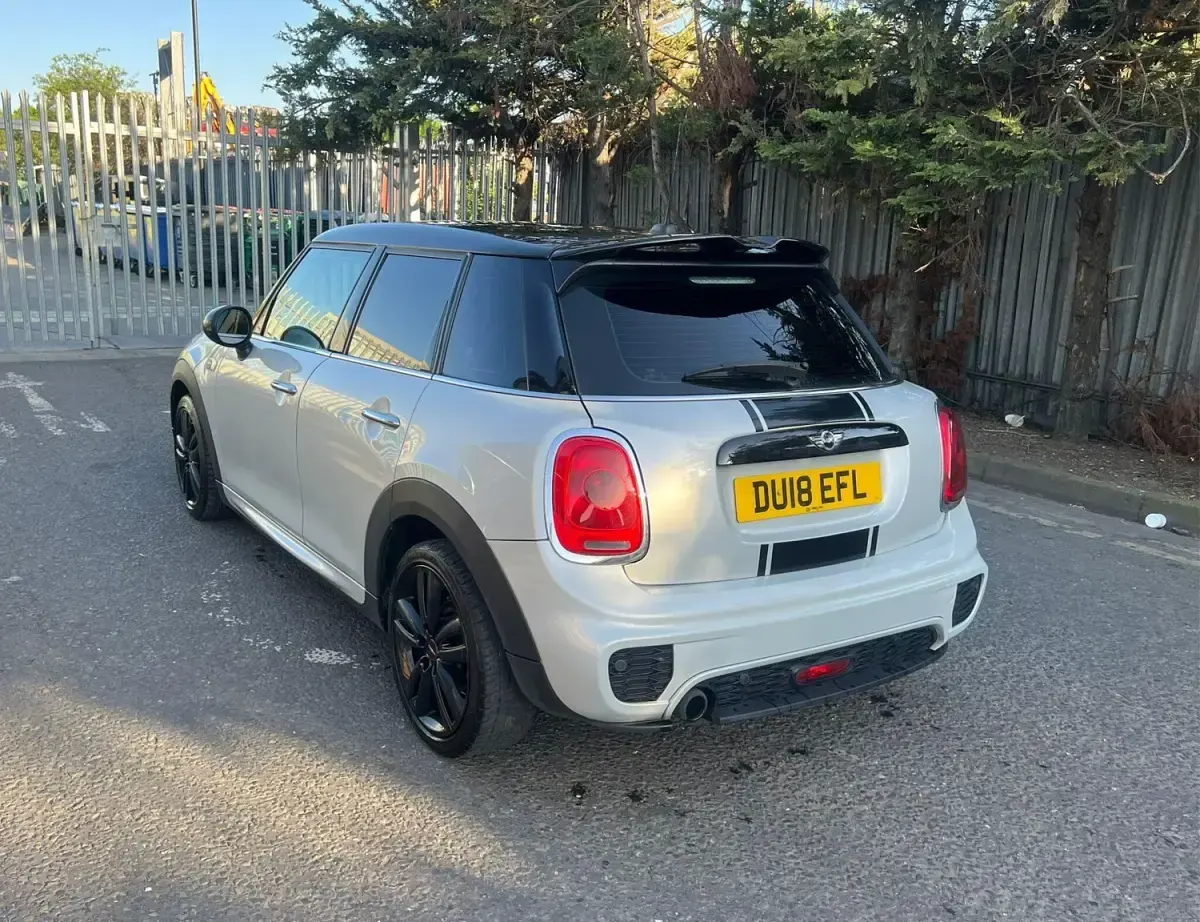 Usado Mini Cooper Hatch 2018 Prateado Citadino