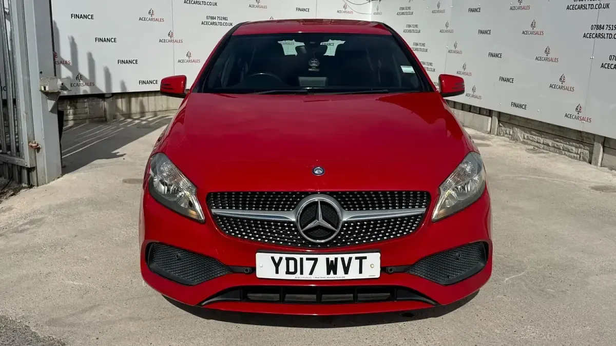 Used Mercedes A160 Executive 102 HP (75 kW) 2017 Red Hatchback