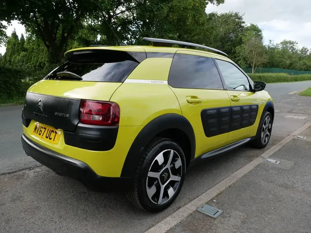 Used Citroën C4 Cactus Flair 82 HP (60 kW) 2017 Yellow Hatchback