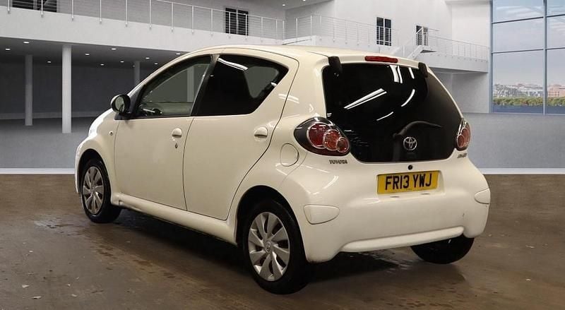 Used Toyota Aygo Style 2013 White Hatchback