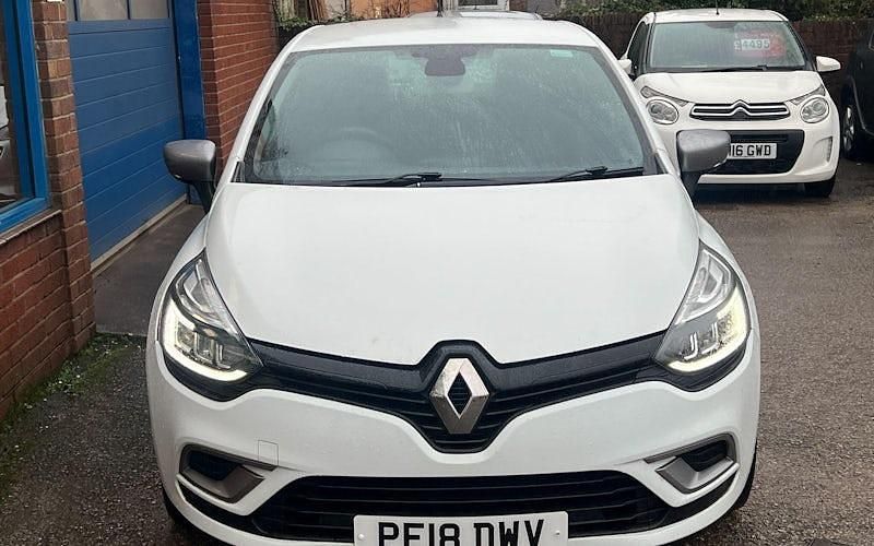 Used Renault Clio IV Dynamique 90 HP (66 kW) 2018 White Hatchback