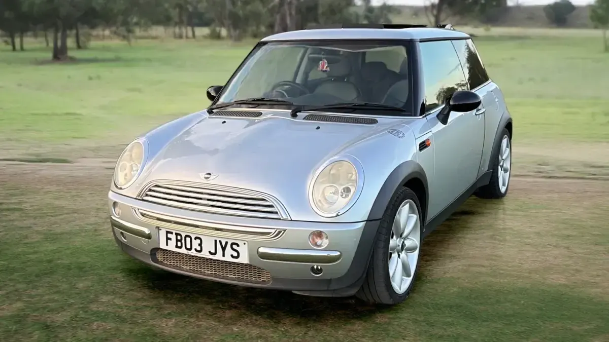 Used Mini Cooper Hatch 115 HP (84 kW) 2003 Silver Hatchback