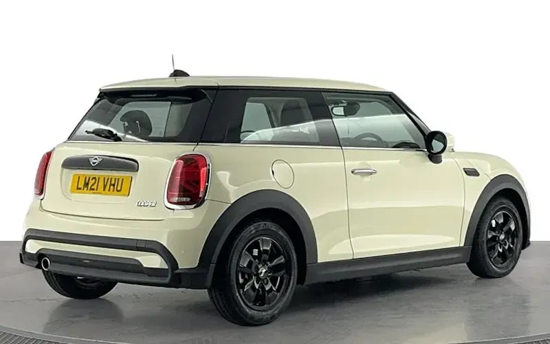 Used Mini Cooper Classic 136 HP (100 kW) 2021 White Hatchback