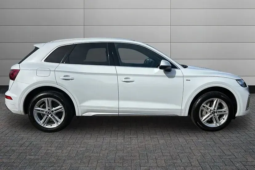 Used Audi Q5 S-Line 295 HP (216 kW) 2022 Glacier white SUV