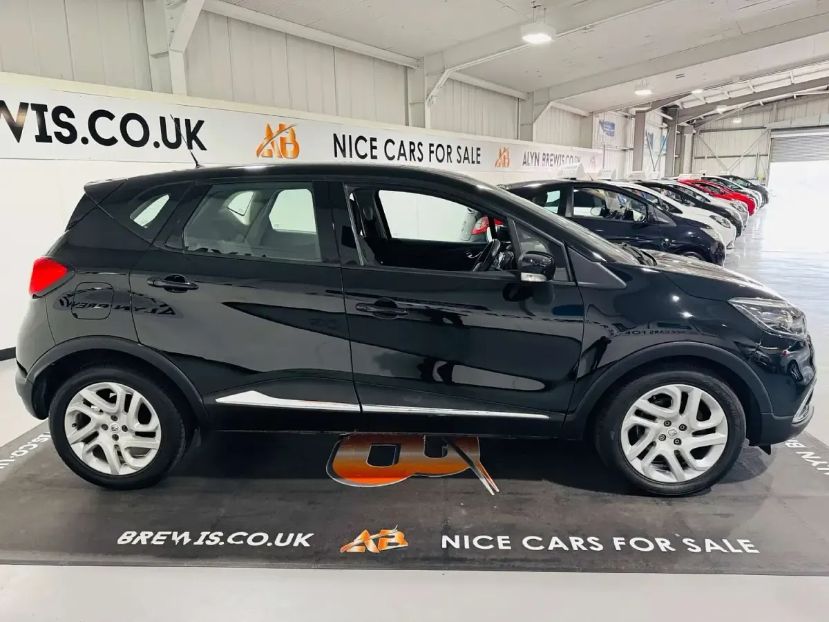 Used Renault Captur Dynamique 90 HP (66 kW) 2014 Black SUV