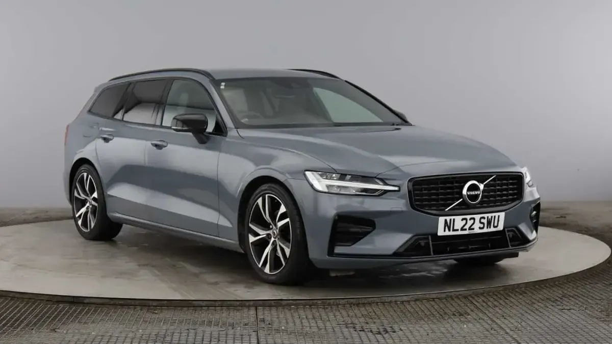 Used Volvo V60 R-Design 161 HP (118 kW) 2022 Estate