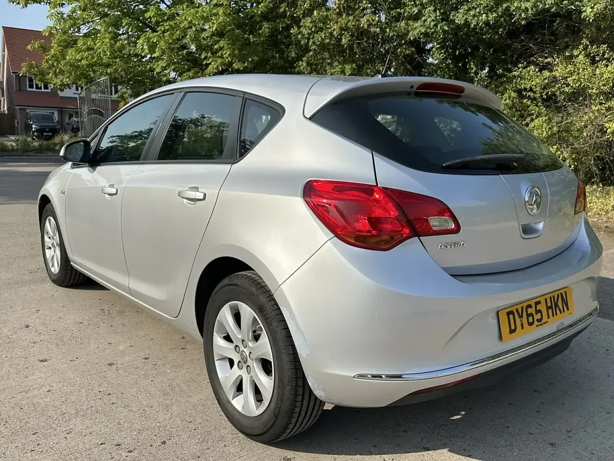 Used Vauxhall Astra Design Edition 2015 Silver Hatchback