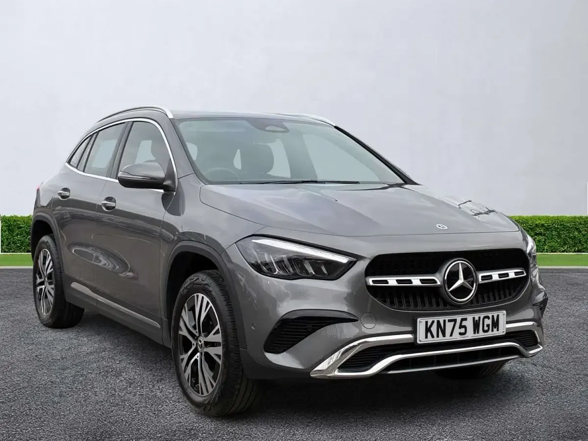 Usado Mercedes GLA200 Executive 150 HP (110 kW) 2025 Cinzento SUV