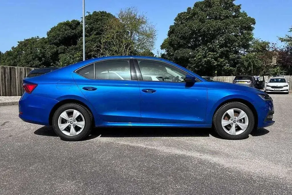 Used Skoda Octavia SE 147 HP (108 kW) 2024 Race blue metallic Hatchback