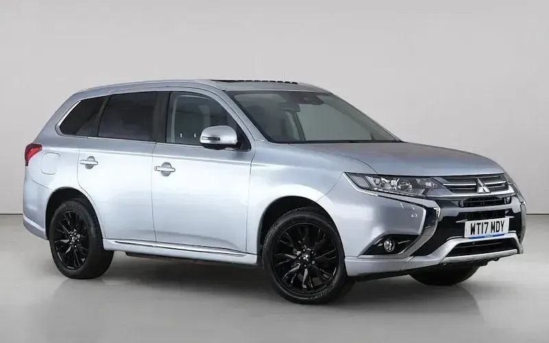 Used Mitsubishi Outlander P-HEV 203 HP (149 kW) 2017 SUV