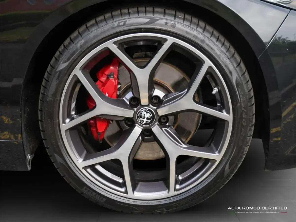Begagnad Alfa Romeo Giulia Veloce 276 HK (202 kW) 2020 Svart Sedan