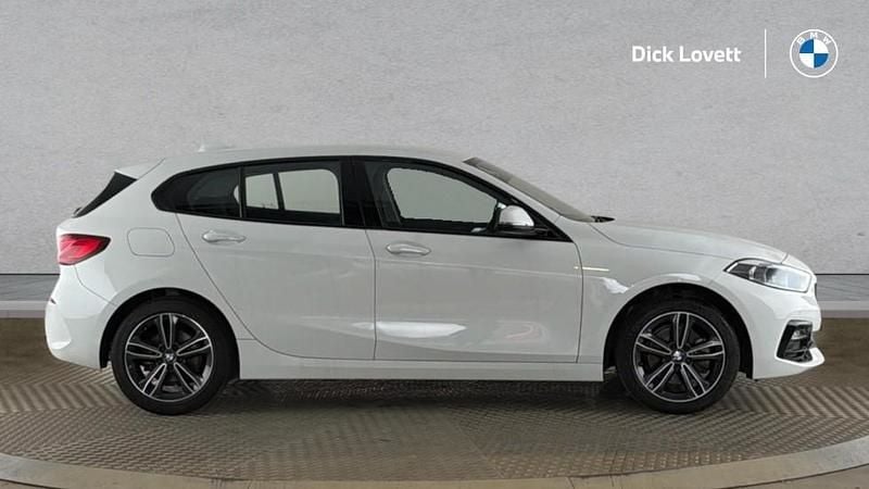 Used BMW 118 Sport Line 134 HP (98 kW) 2022 White Hatchback