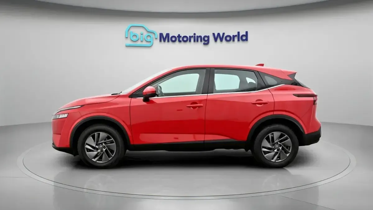 Used Nissan Qashqai Acenta Premium 140 HP (102 kW) 2022 Red SUV