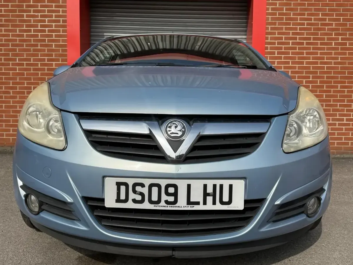 Used Vauxhall Corsa Design Edition 90 HP (66 kW) 2009 Blue Hatchback