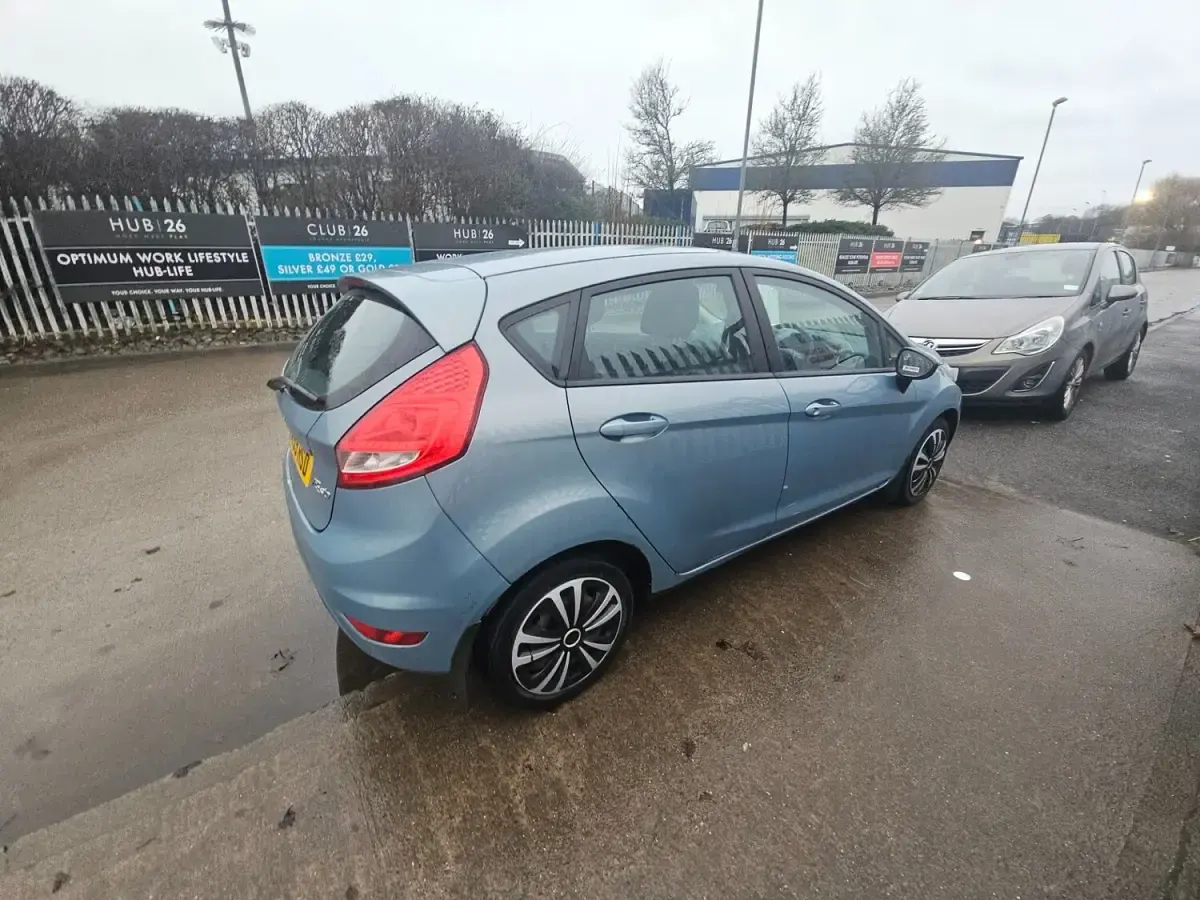 Gebraucht Ford Fiesta Style 82 PS (60 kW) 2009 Blau Kleinwagen