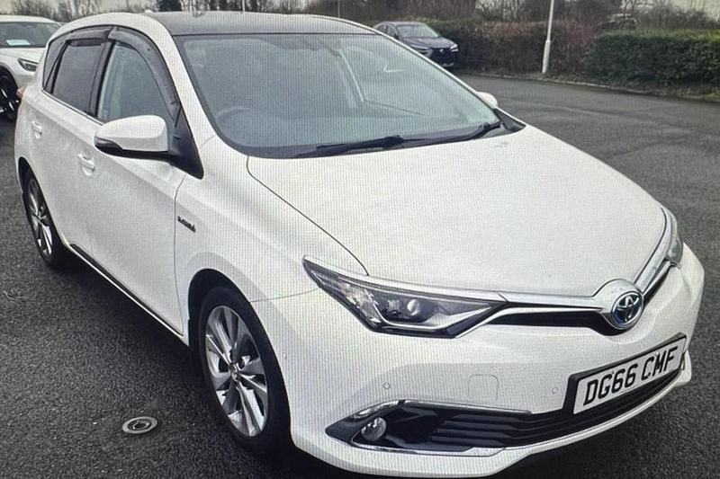 Used Toyota Auris Hybrid 136 HP (100 kW) 2016