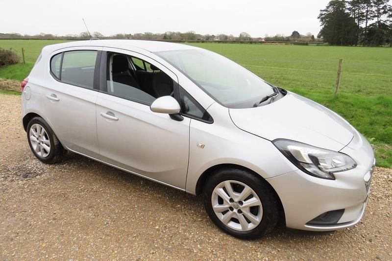 Used Vauxhall Corsa Design Edition 75 HP (55 kW) 2018 Silver Hatchback
