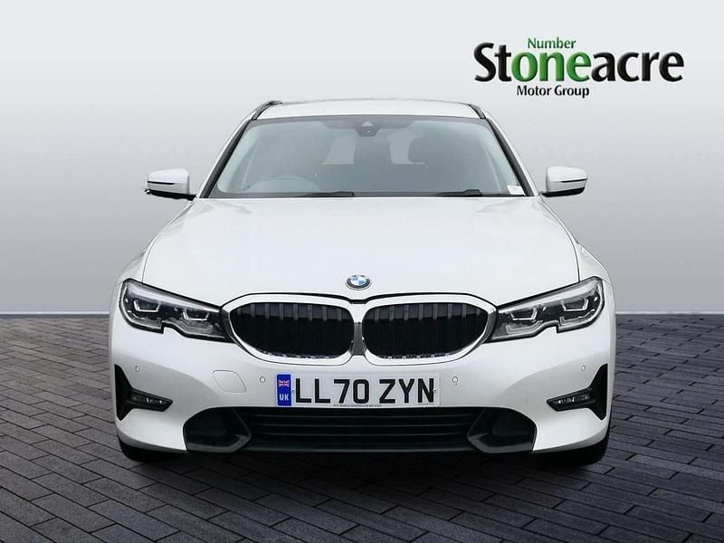 Used BMW 320 Sport Line 180 HP (132 kW) 2021 White Estate