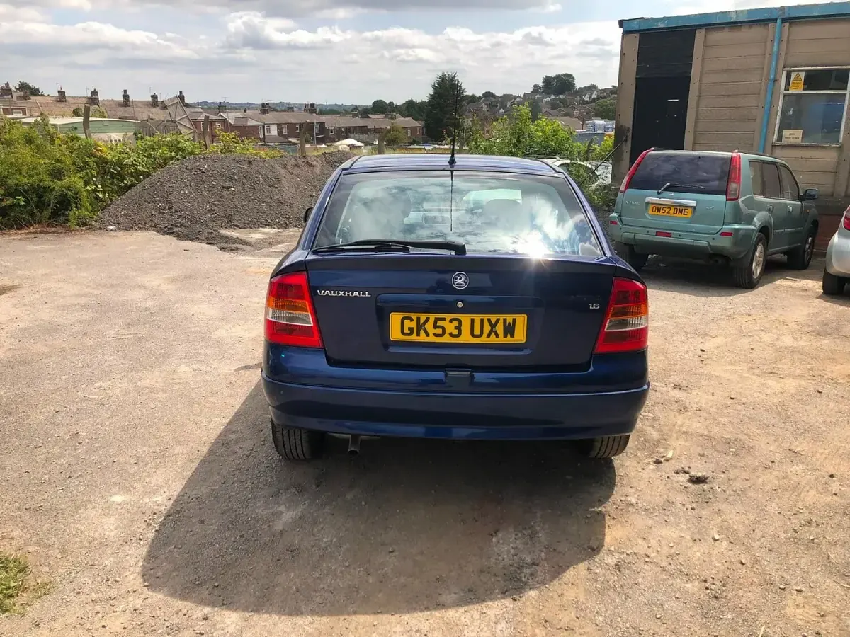 Used Vauxhall Astra Club 98 HP (72 kW) 2003 Blue Hatchback