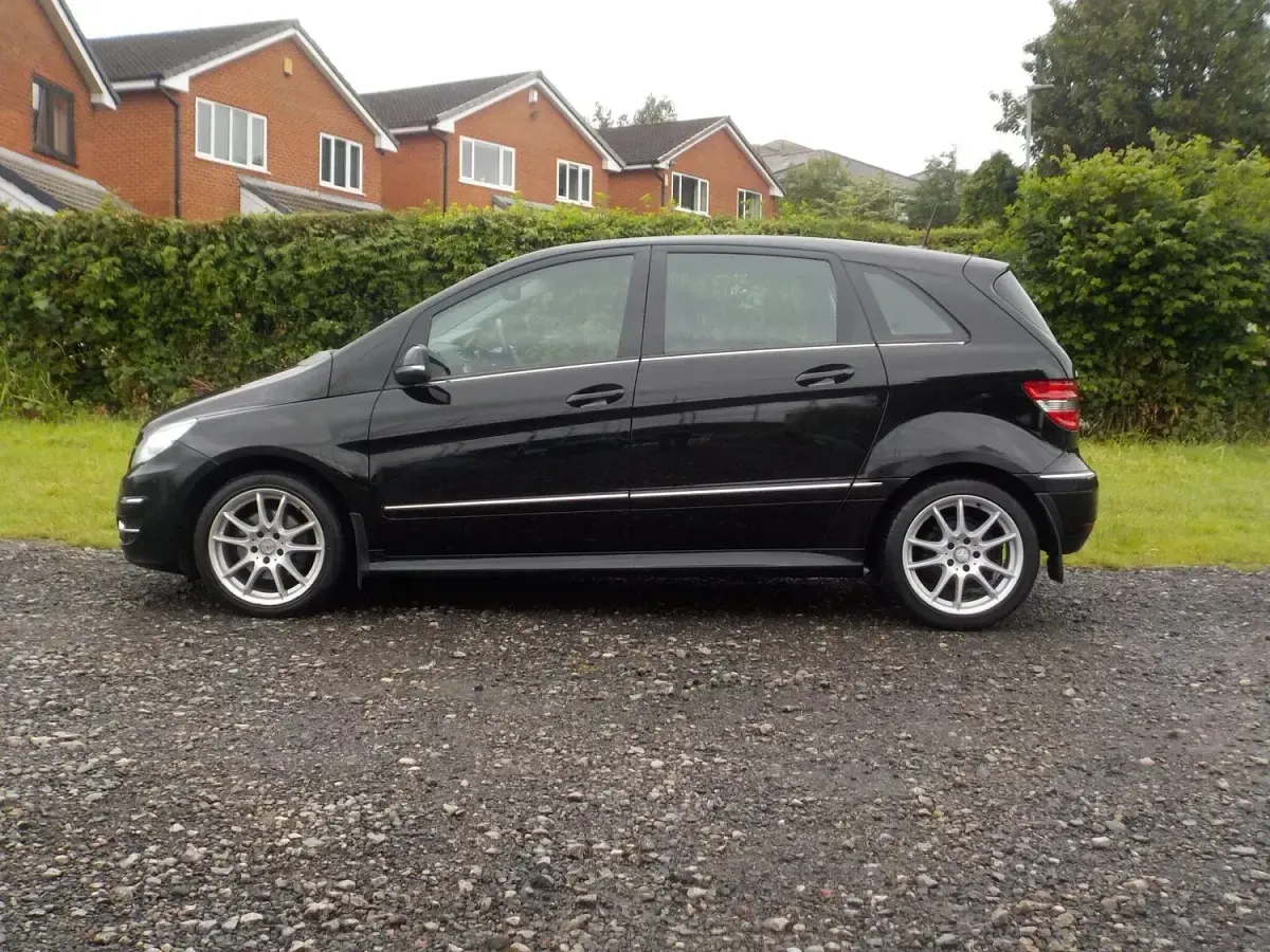 Used Mercedes B180 2009 Black MPV