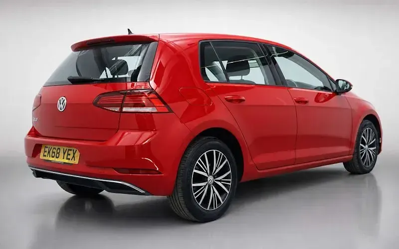 Used VW Golf VII SE 150 HP (110 kW) 2018 Red Hatchback