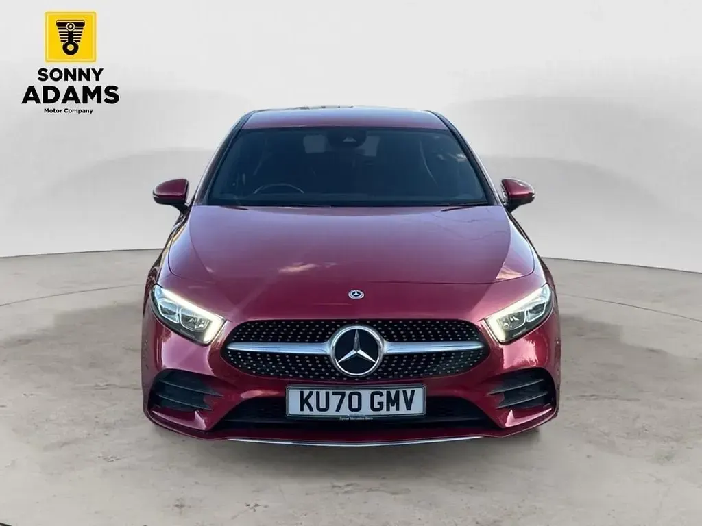 Begagnad Mercedes A200 Executive 163 HK (119 kW) 2020 Röd Halvkombi