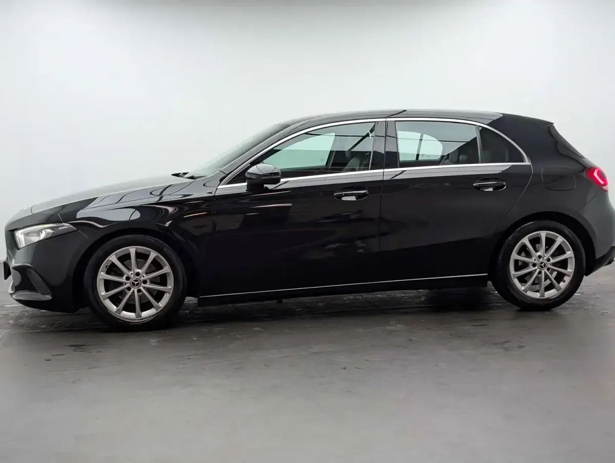 Usado Mercedes A180 136 HP (100 kW) 2019 Preto Citadino