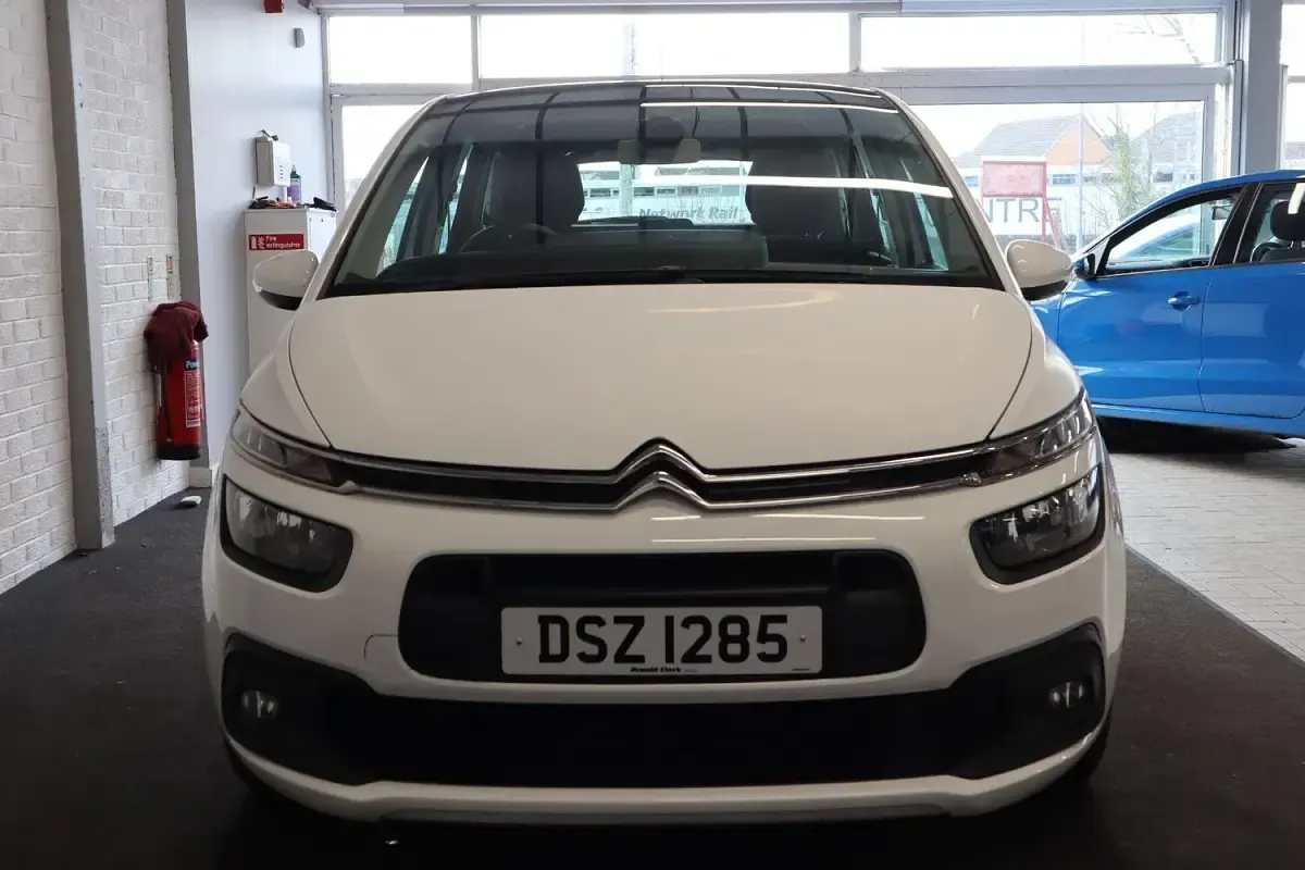 Used Citroën C4 PureTech 2019 White MPV