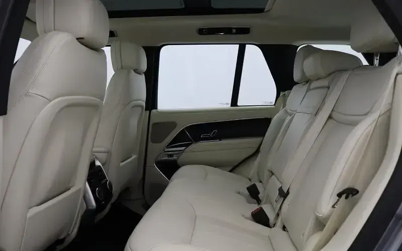 Used Land Rover Range Rover SE 349 HP (256 kW) 2026 SUV