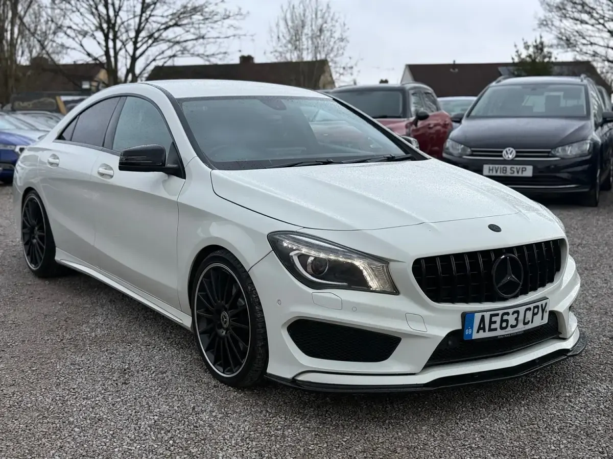 Usado Mercedes CLA220 AMG 170 CV (125 kW) 2013 Blanco Berlina
