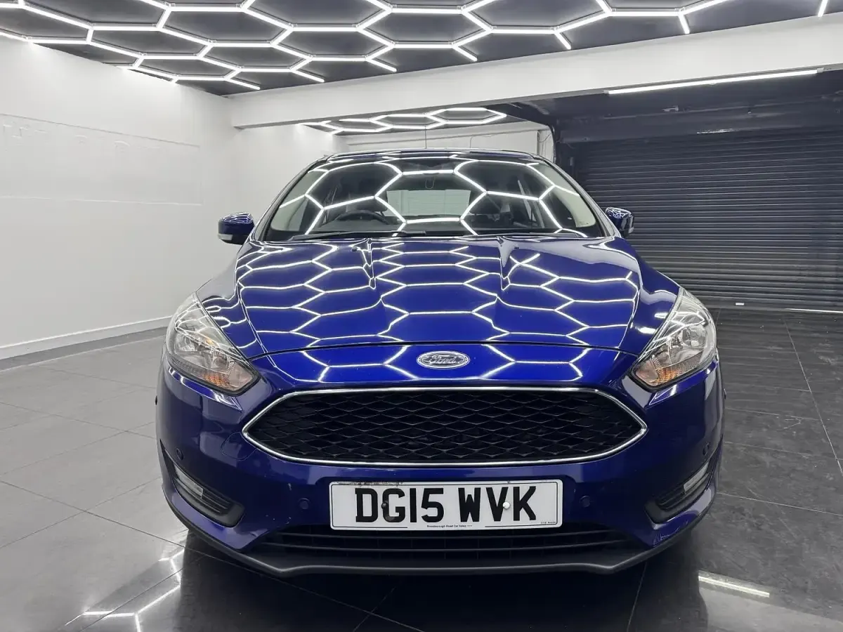 Used Ford Focus Zetec 125 HP (91 kW) 2015 Blue Hatchback