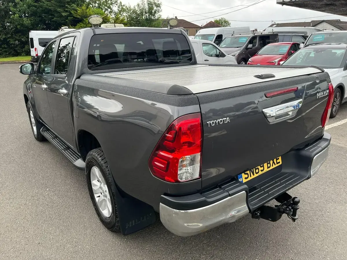 Used Toyota HiLux 150 HP (110 kW) 2020 Grey Pickup