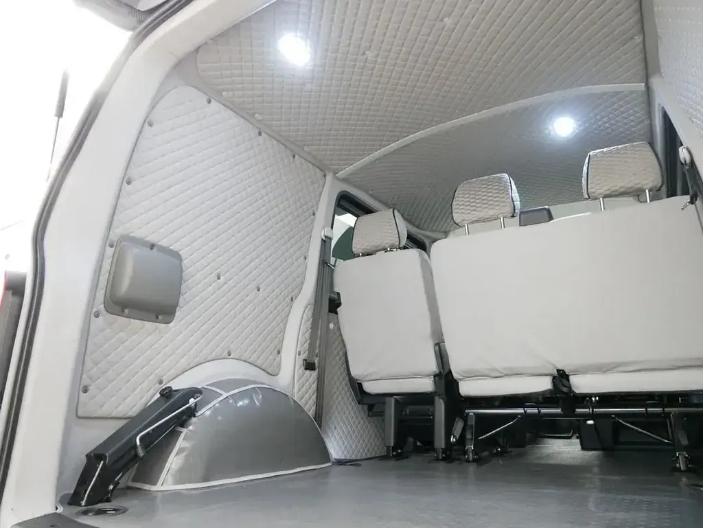 Second-hand VW Transporter Highline 204 CP (150 kW) 2023 Negru Van