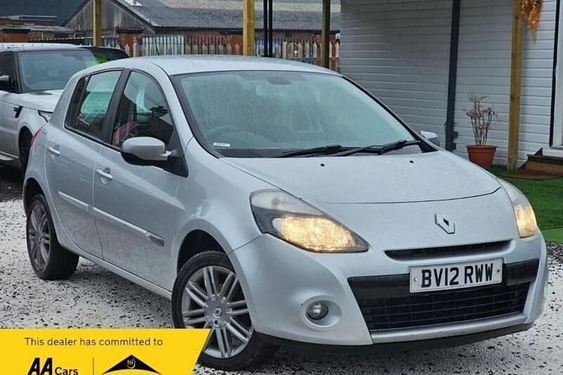 Used Renault Clio IV Dynamique 2012 Silver Hatchback