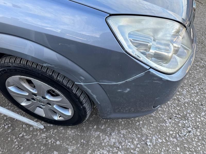 Used Vauxhall Vectra 138 HP (101 kW) 2008 Silver Hatchback