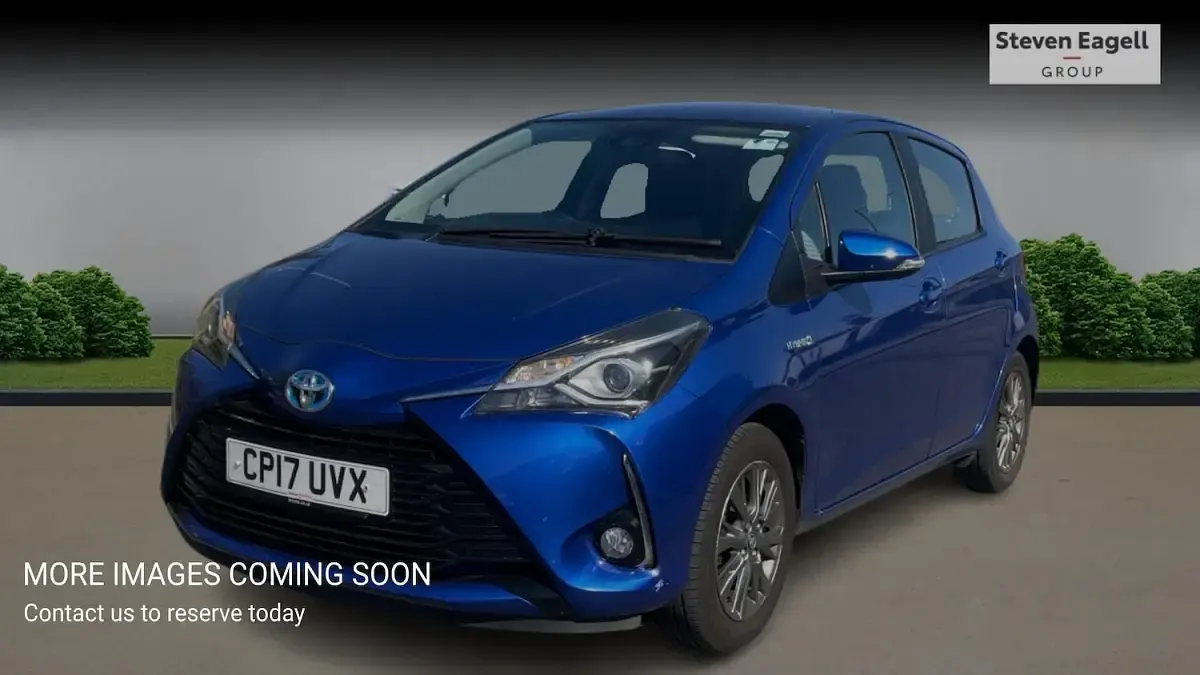 Used Toyota Yaris 100 HP (73 kW) 2017 Blue Hatchback