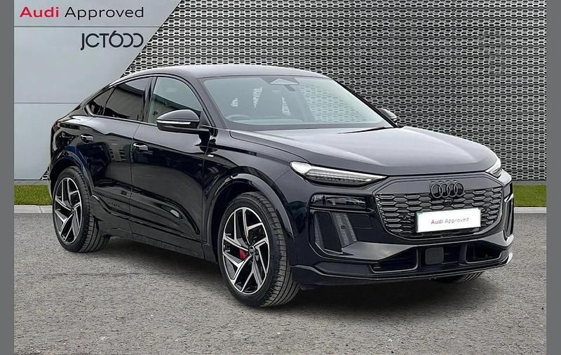 Begagnad Audi Q6 e-tron Advanced 284 kW (387 HK) 2025 Svart SUV