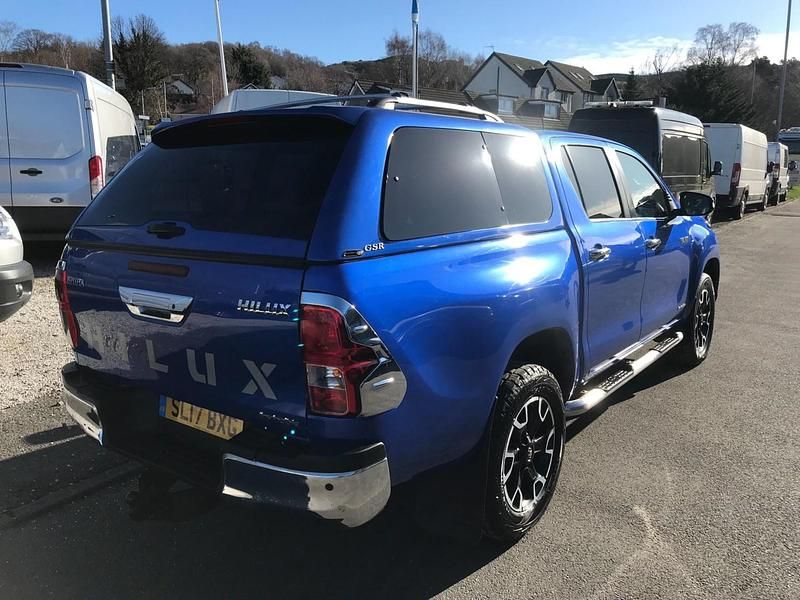 Usado Toyota HiLux 150 HP (110 kW) 2017 Azul Pickup
