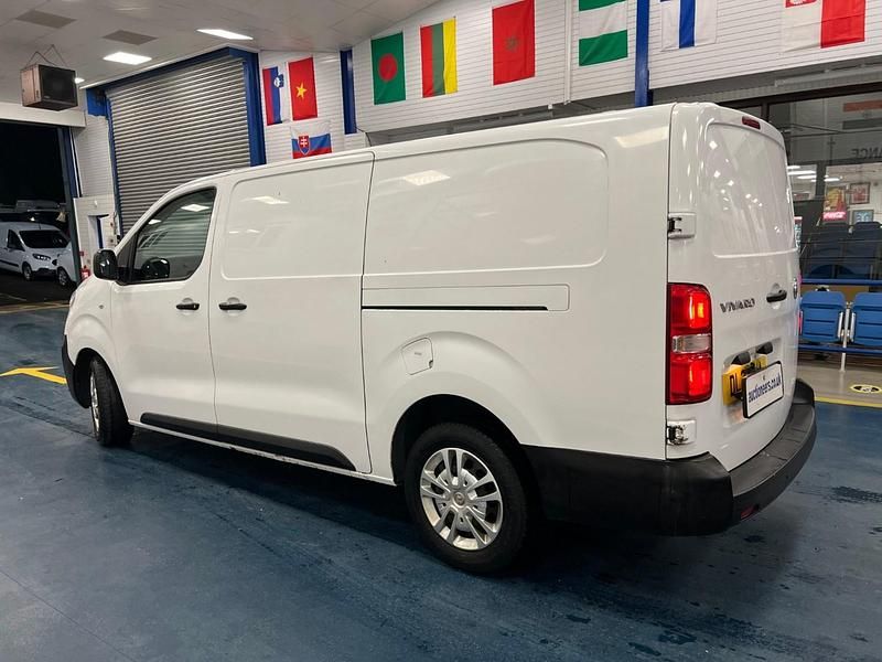 Used Vauxhall Vivaro S 100 HP (73 kW) 2021 White MPV