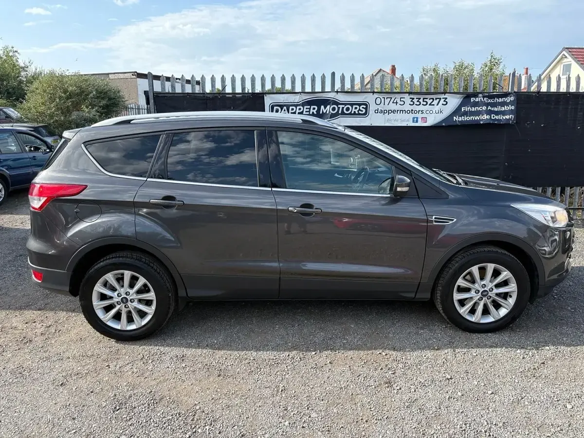 Usado Ford Kuga Titanium 150 CV (110 kW) 2016 Gris SUV