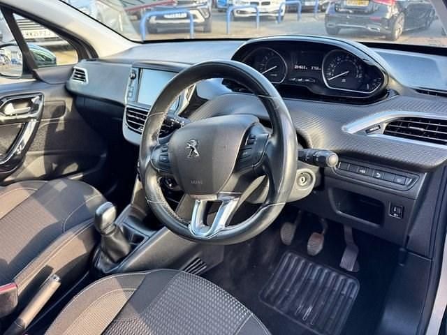 Used Peugeot 208 Allure Premium 82 HP (60 kW) 2018 Silver Hatchback