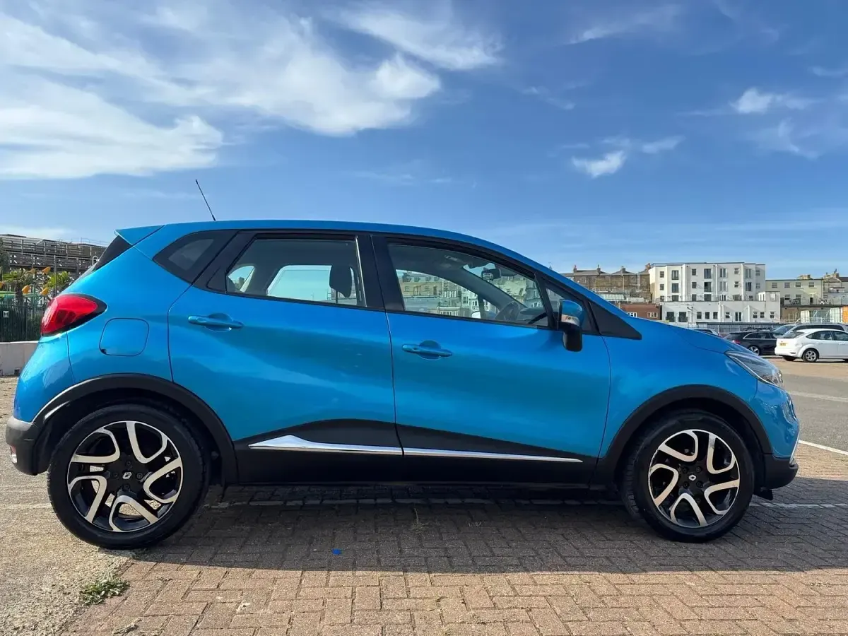 Used Renault Captur Dynamique 90 HP (66 kW) 2014 Blue SUV