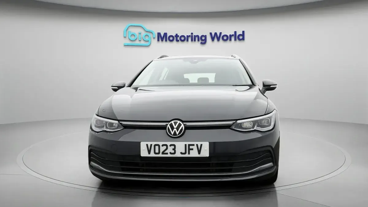 Used VW Golf VIII Style 115 HP (84 kW) 2023 Grey Estate