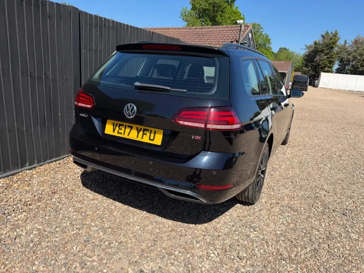 Używany VW Golf VII SE 115 KM (84 kW) 2017 Czarny Kombi