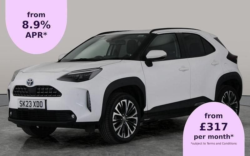 Used 2024 Toyota Yaris Hybrid Estate | £21,965 (Fair price) - Image 1/2