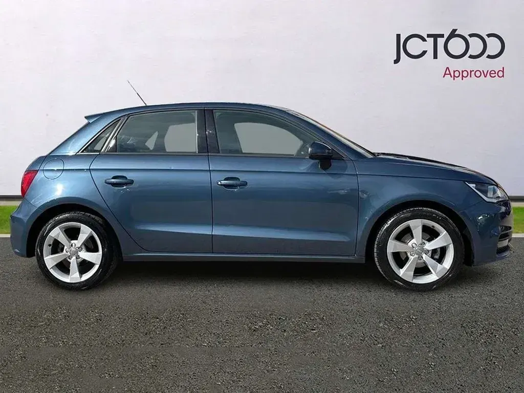 Used Audi A1 Sport 94 HP (69 kW) 2018 Blue Hatchback
