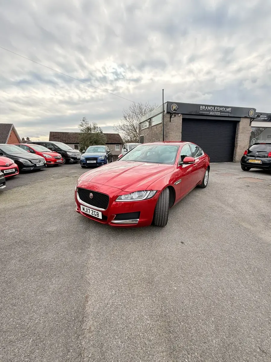 Używany Jaguar XF Prestige 2017 Czerwony Sedan/Limuzyna