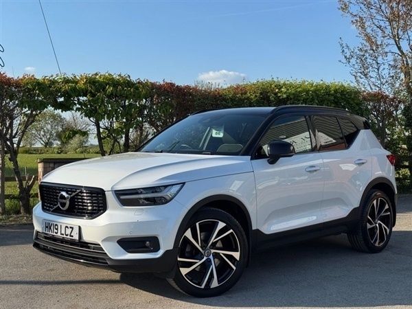 White Used 2019 Volvo XC40 R-Design Pro SUV | £24,999 (A bit pricey) - Image 1/1